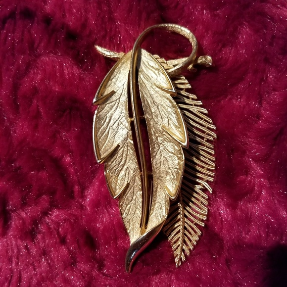 LISNER VINTAGE 1970's GOLD LEAF BROOCH! - Picture 8 of 8